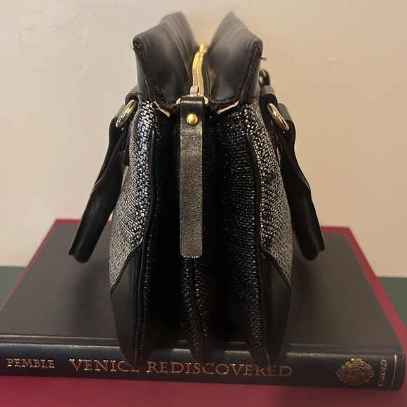 Kate Spade Black Leather and Silver Metallic Accordion Style Handbag RARE - Picture 4 of 16